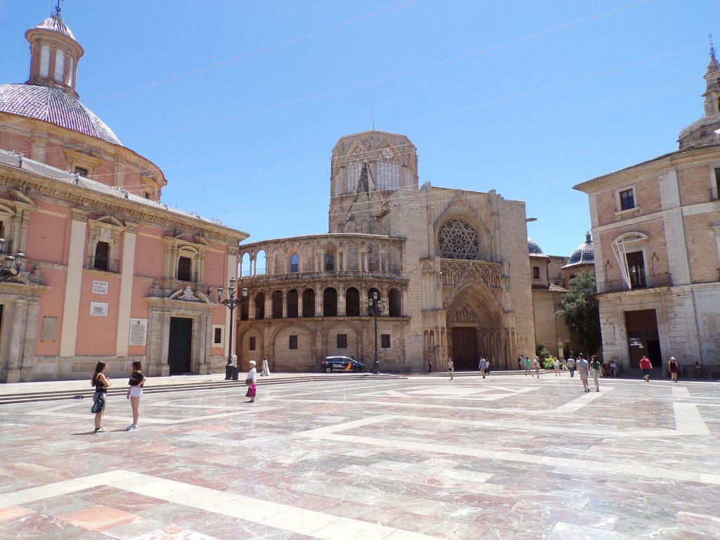 Basílica Valencia instala un desfibrilador
