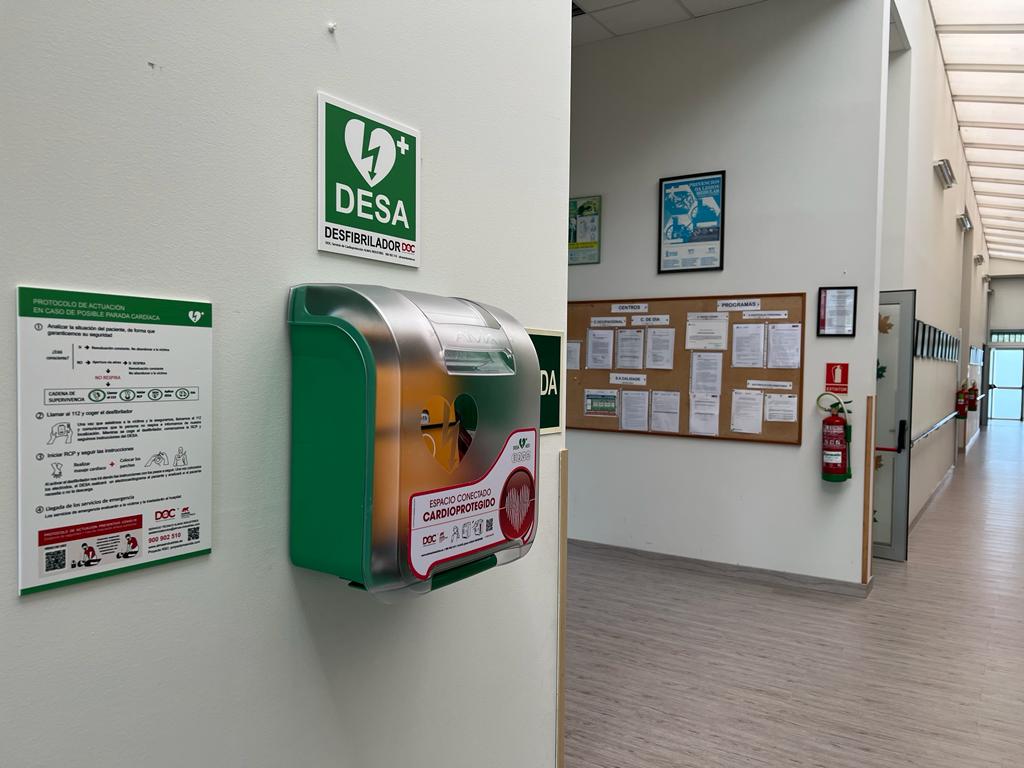 Desfibrilador en una oficina como parte de un entorno de cardioprotección