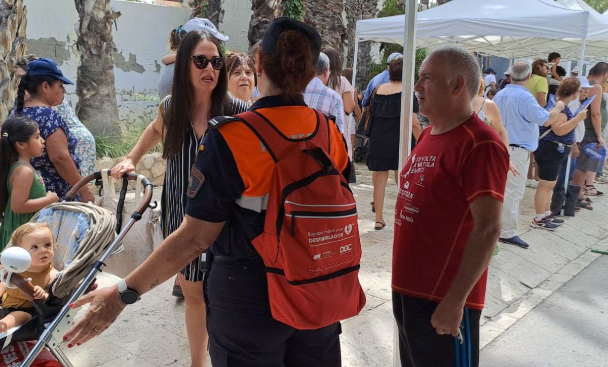 Distribución de desfibriladores portátiles por Protección Civil en las Fiestas de Agosto de Elche