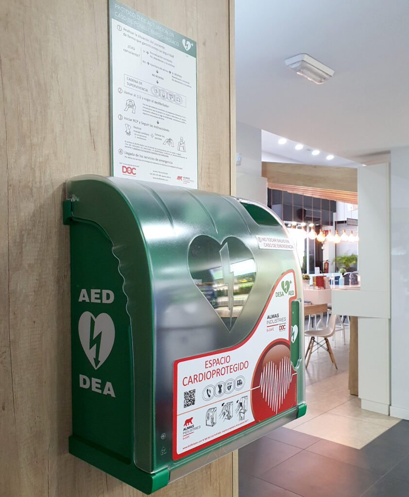 desfibrilador en restaurante, local de ocio cardioprotegido, instalación desfibrilador en bares