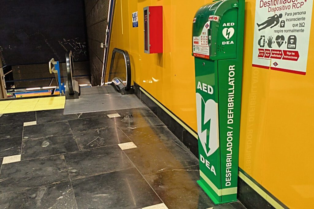 Aeropuerto con desfibrilador