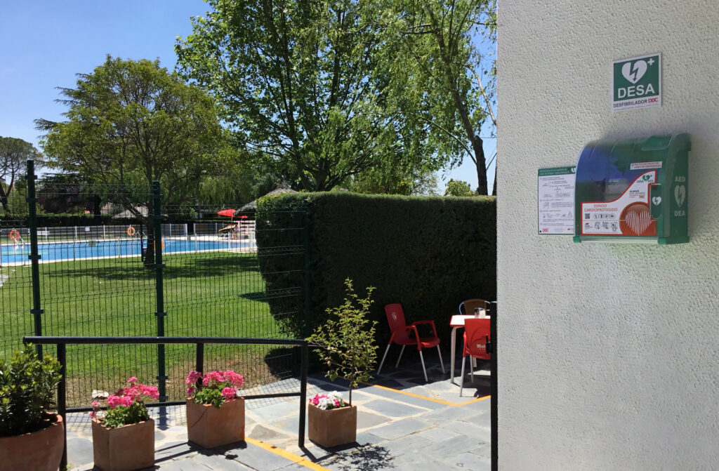 desfibrilador en piscina