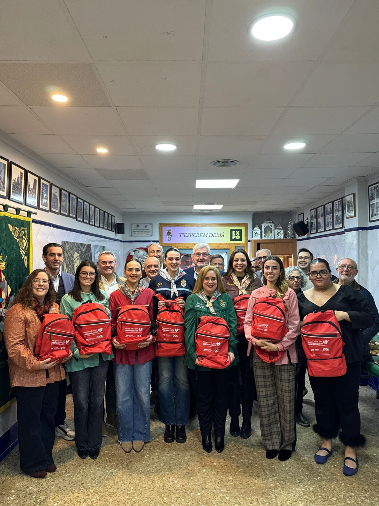 Entrega de desfibriladores DESA para cardioprotección en las Fallas de Valencia Sección Especial