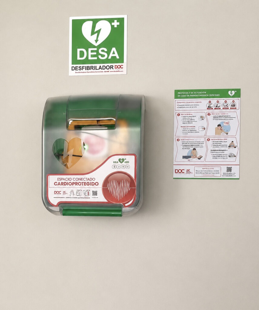 Desfibrilador DESA DOC instalado en espacio cardioprotegido Punta Umbría