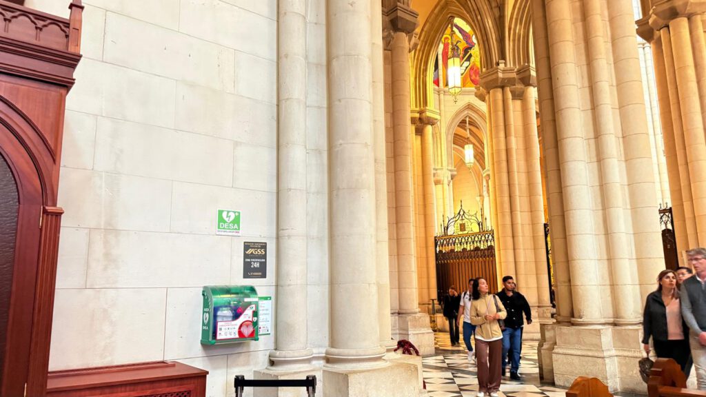 Desfibrilador DOC en la Catedral de la Almudena, Madrid
